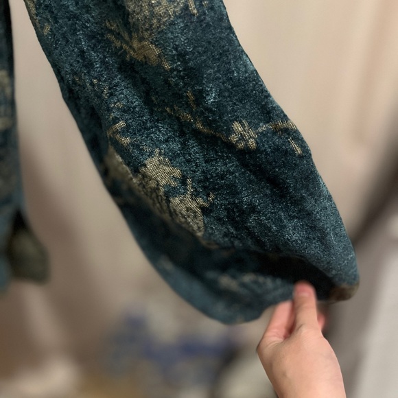 Chinese style sweater. - Picture 4 of 6